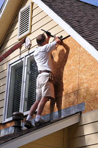 Affordable siding repair and maintenance services in Charlevoix, MI